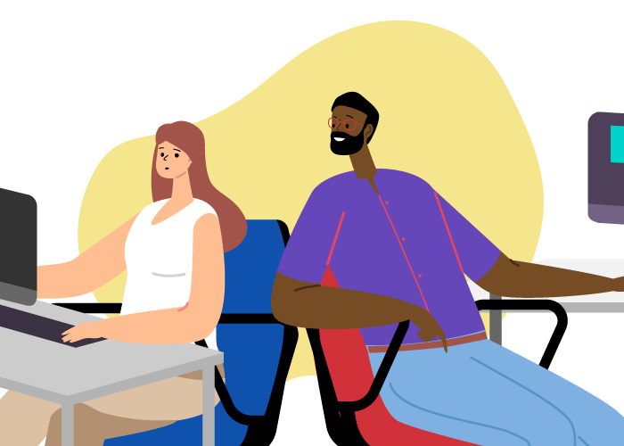 Descrição da imagem: Na imagem há um homem que está em sua mesa de escritório e uma mulher em pé próxima à ele. Ele diz à ela: Deixa eu te contar um babado! Você sabe por que o diretor faltou hoje? 